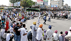 Members of the SSA, RMSA, CSS Teachers Union sat on a dharna, thereby blocking the road outside the bus stand in Bathinda for almost two hours on Thursday afternoon. Earlier during the day, the teachers held a rally outside the Mini-secretariat