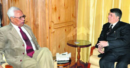 Chief Information Commissioner GR Sufi during his meeting with Governor NN Vohra in Srinagar.