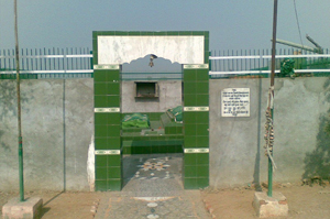 The tombs of legendary lovers, Laila and Majnu, located near the Zero Line.