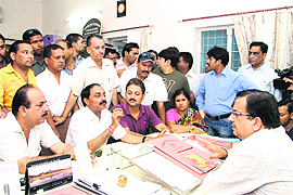 Rajpur Road MLA Rajkumar, along with the Congress city councillor, submits a memorandum to the Chief General Manager, Jal Sansthan, in Dehradun on Friday.