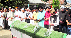 People pay last respects to NC activist Abdul Rahman Ganai, who was gunned down by militants in Srinagar on Friday