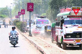 A view of the traffic jam on Janipur Jewel Chowk-Canal Road stretch