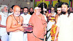 Shankaracharya, Kanchi Peeth, Jayanendra Saraswati being felicitated at the Sudarshan ashram in Haridwar on Saturday