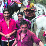 Ponywallas wait for customers at Banganga