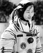 Liu Yang makes her way to board the Shenzhou-9 spacecraft at the Jiuquan space base in northwest China on Saturday