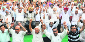 Members of the Chandigarh Housing Board Residents Federation protest at Sector 40 in Chandigarh on Sunday.