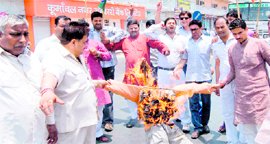 BJP district leaders burn an effigy on the Devpura road in Haridwar on Sunday.