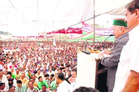Virbhadra Singh, Union Minister for Micro, Small and Medium Enterprises, addresses the Parivartan Rally in Nahan on Sunday