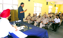 MK Bansal, retired chief manager of SBI, adresses police officers in Ludhiana on Sunday