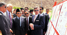 Governor NN Vohra and Chief Minister Omar Abdullah take a look at the site plan of the new campus of Kashmir University in Leh on Monday.
