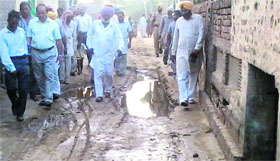 MLA SR Kaler visits the Gandhi Nagar locality at Jagraon.