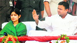 Dimple Yadav with husband Akhilesh Yadav at a public function. 