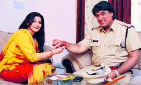 Shivani Sharma, who plays the lead role in Akkad Bakkad Bam Be Bo, with Mukesh Khanna.