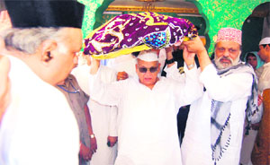 Governor Aziz Qureshi at the famous shrine of Khwaja Moiunuddin Chisti at Ajmer in Rajasthan on Wednesday