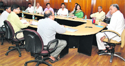 Chief Minister Vijay Bahuguna holds a meeting with representatives of the National Institute of Agriculture Management in Dehradun