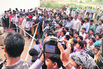 Mediapersons jostle for best coverage of the incident.