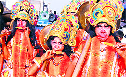 Little Hanumans enjoy ice-creams during a shobha yatra in Jalandhar 