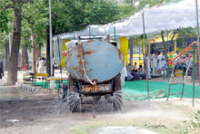 A water tanker sprinkes water to settle the dust at the site of the dharna so that the protesters did not have to face any inconvenience.