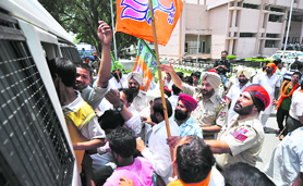 BJP workers court arrest as part of the Jail Bharo Aandolan