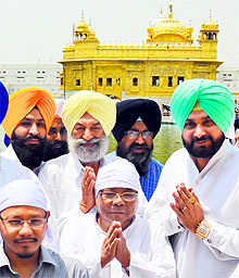Independent presidential candidate PA Sangma (C) and BJP MP Navjot Singh Sidhu (R) at Golden Temple in Amritsar on Sunday