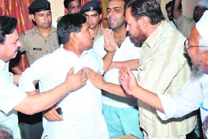 Legislator Sarbat Kareem Ansari being calmed down by local people at the Jwalapur kotwali in Haridwar on Monday. 