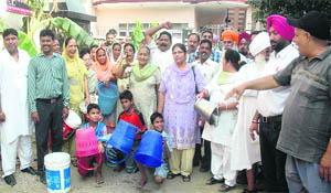 Residents of the Santokhpura locality protest against the acute shortage of potable water in Jalandhar. 