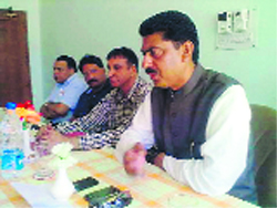 Jagmel Katoch and Rakesh Pathania MLA, address mediapersons at Palampur. 