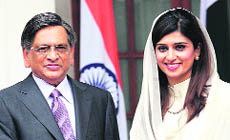 A file photo of SM Krishna with Hina Rabbani Khar