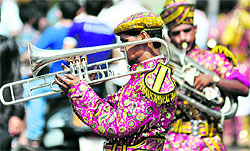 Members of a band perform under the blazing sun in Ludhiana