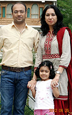 Kapil Sachdeva with wife and daughter on a trip to Manali