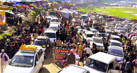 A rush of Amarnath pilgrims at the Baltal base camp.