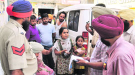 A policeman records statement of victims relative at Daba in Ludhiana.