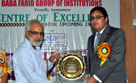 Chairman of the BFGI, Gurmeet Singh Dhaliwal, felicitating Rahul Mishra