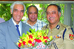 Delhi Lt-Governor Tejendra Khanna extending greetings to the newly appointed Commissioner of Police Neeraj Kumar at Raj Niwas in Delhi on Monday