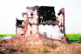 The ruins of a house at Hondh-Chillar village