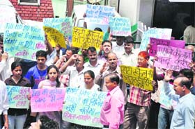Activists of the Shimla Nagrik Sabha raise slogans in front of DDU Hospital in Shimla on Monday