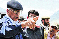 Governor NN Vohra reviews the Amarnath yatra arrangements at the Baltal base camp on Tuesday