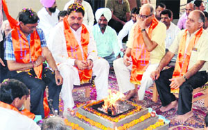 Auspicious start: MLA OP Soni and DAV College staff during a havan ceremony to initiate the new academic session in the college in Amritsar on Wednesday