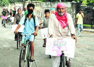 Dr Anil Joshi, founder of the Himalayan Environmental Studies and Conservation Organisation, leads a cycle rally in support of the demand for cycle lanes in Dehradun.
