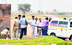 The police takes away the body of Virender after an encounter near Dhankot village in Gugaon on Wednesday