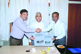 Registrar Manoj Siwach (left) and NRCE director RK Singh exchange MoU in presence of Vice-Chancellor KC Bhardwaj (centre) in Sirsa