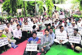 RSS activists hold a dharna in Dehradun on Saturday