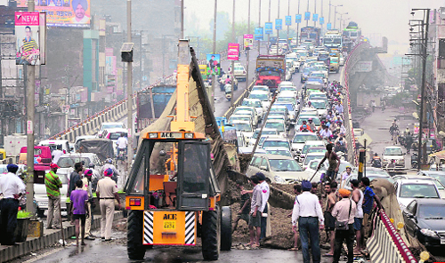 Vehicular traffic remained blocked for over 12 hours on Gill Flyover after an overloaded truck overturned in the middle of the flyover late on Friday night. The road was cleared for traffic by noon on Saturday. Commuters had to face inconvenience as long queues of vehicles were seen on both sides of the flyover. 