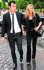 Holiday mood: Justin Theroux and Jennifer Aniston 