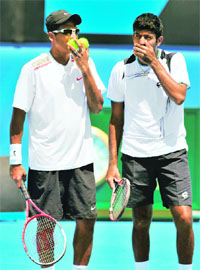 Mahesh Bhupathi (left) and Rohan Bopanna
