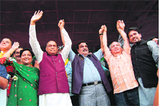Social Justice and Empowerment Minister Sarveen Chaudhary, Chief Minister PK Dhumal, BJP president Nitin Gadkari, party national vice-president Shanta Kumar and BJP MP Anurag Thakur at a rally in Kangra on Sunday.
