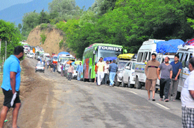 A long queue of vehicles stuck in a jam near Manigram village of Ganderbal district.