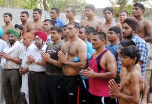 Wrestlers and admirers pay tribute to Dara Singh in Amritsar on Thursday. 