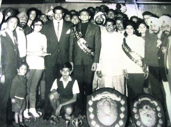 Dara Singh (in black suit) with the participants of the National Roller Skating Championship held in Mussoorie in 1969.