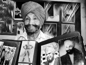 Lensman Nirmal Singh shows rare photos from his collection on Dara Singh.